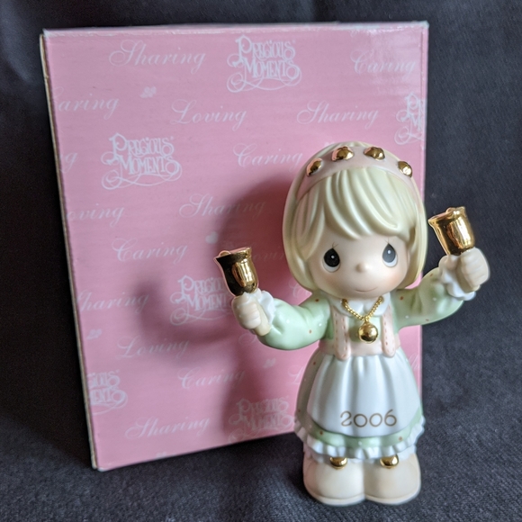 Precious Moments "Ringing In The Season" - Picture 3 of 14